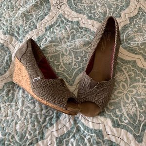 Size 11 Toms herringbone wedges